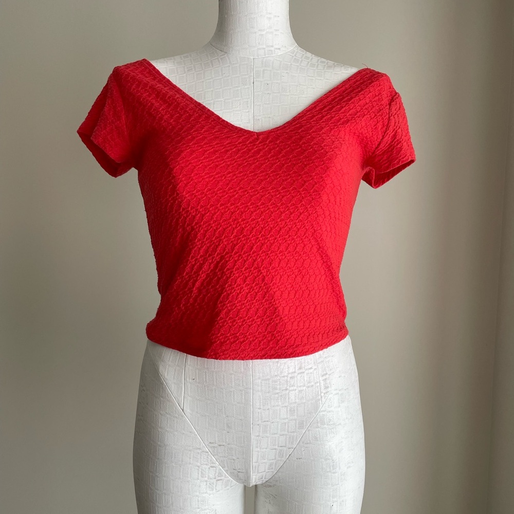 SO Coral Fitted Textured Crop T-Shirt Short Sleeve